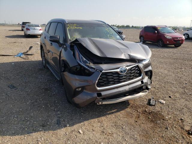 TOYOTA HIGHLANDER 2022 with VIN 5TDEBRCH3NS077858 - Photo from auction