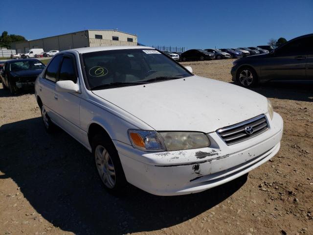 TOYOTA CAMRY CE 2000 with VIN 4T1BG22K6YU960177 - Photo from auction
