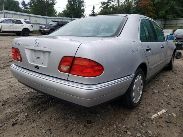 Photo 4 from auction – 1997 MERCEDES-BENZ E320 with VIN WDBJF55F8VJ032420