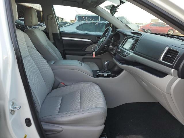 Photo 5 from auction – 2016 TOYOTA HIGHLANDER with VIN 5TDZKRFHXGS163426