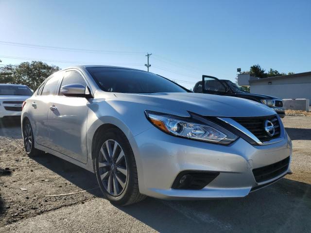 NISSAN ALTIMA 2.5 2017 with VIN 1N4AL3AP4HC210786 - Photo from auction