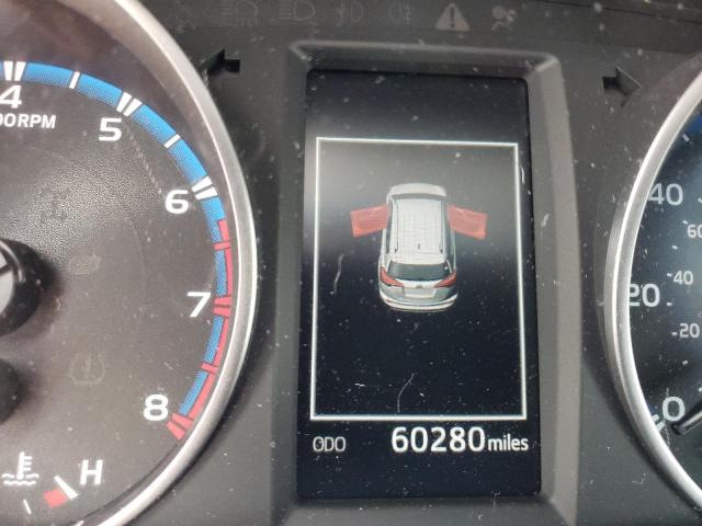 Photo 8 from auction – 2017 TOYOTA RAV4 XLE with VIN 2T3RFREVXHW553373