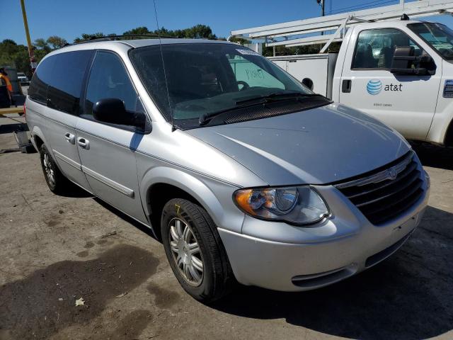 CHRYSLER TOWN & COU 2005 with VIN 2C8GP54LX5R194446 - Photo from auction