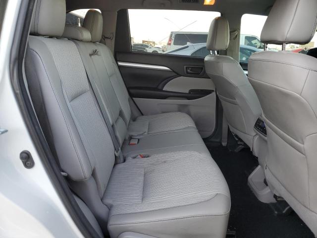 Photo 6 from auction – 2016 TOYOTA HIGHLANDER with VIN 5TDZKRFHXGS163426