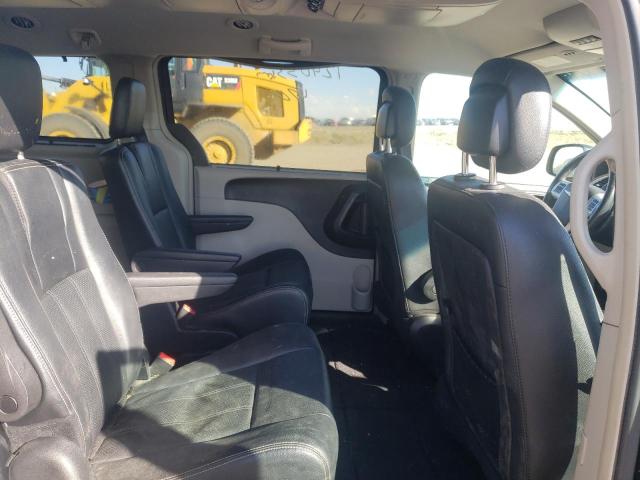 Photo 6 from auction – 2016 CHRYSLER TOWN & COU with VIN 2C4RC1CG9GR215227