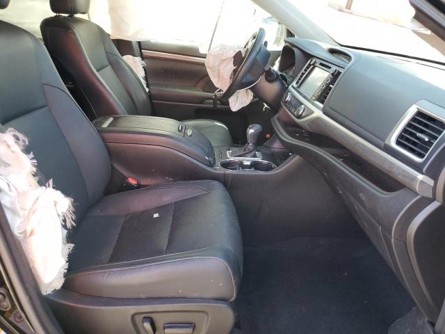 Photo 5 from auction – 2017 TOYOTA HIGHLANDER with VIN 5TDDZRFH2HS400711