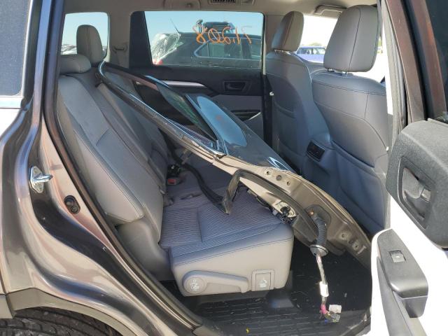 Photo 6 from auction – 2018 TOYOTA HIGHLANDER with VIN 5TDZZRFH0JS250223