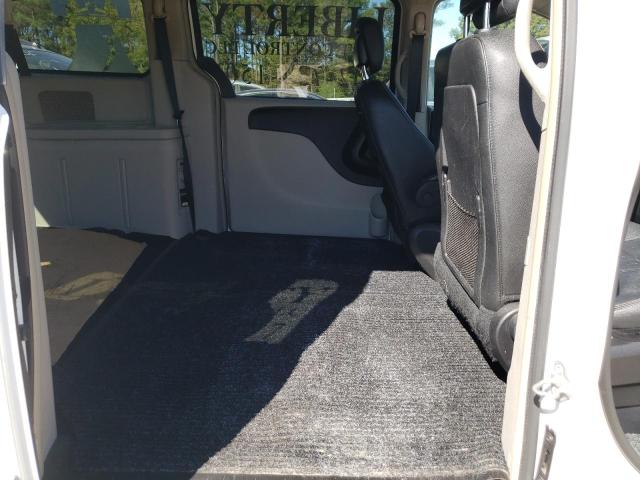 Photo 6 from auction – 2016 CHRYSLER TOWN & COU with VIN 2C4RC1BG2GR292037
