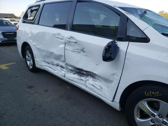 Photo 9 from auction – 2017 TOYOTA SIENNA LE with VIN 5TDKZ3DC0HS807244