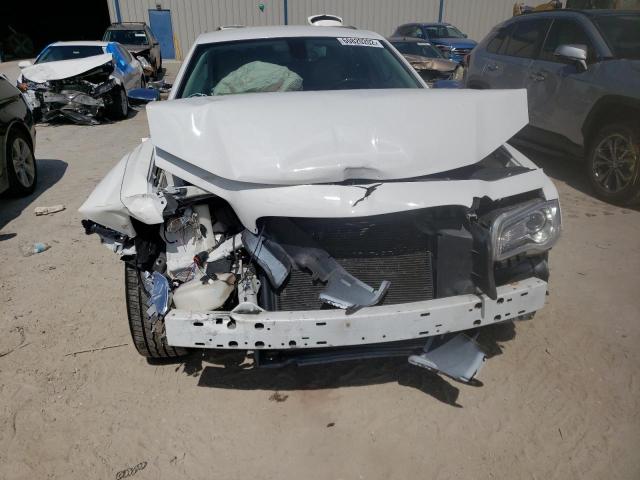 Photo 9 from auction – 2018 CHRYSLER 300 LIMITE with VIN 2C3CCAEG0JH142687
