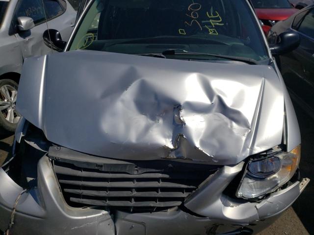Photo 7 from auction – 2005 CHRYSLER TOWN & COU with VIN 2C4GP54L25R538532
