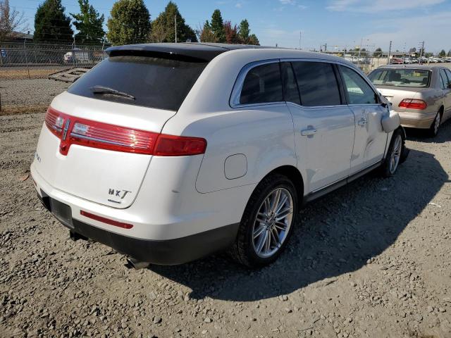 Photo 4 from auction – 2016 LINCOLN MKT with VIN 2LMHJ5AT3GBL02980
