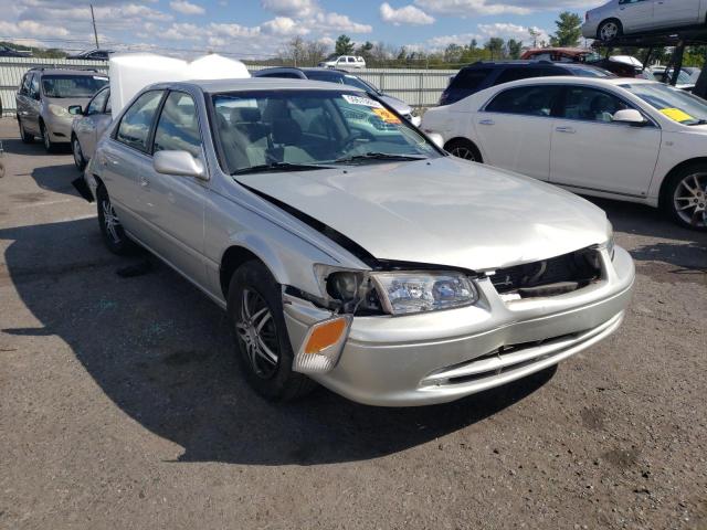 TOYOTA CAMRY CE 2000 with VIN 4T1BG22K2YU645313 - Photo from auction