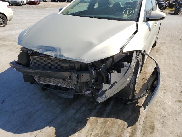 Photo 9 from auction – 2017 HYUNDAI ELANTRA SE with VIN 5NPD74LF3HH125626