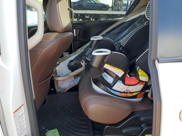 Photo 6 from auction – 2017 TOYOTA SIENNA XLE with VIN 5TDDZ3DC9HS164479