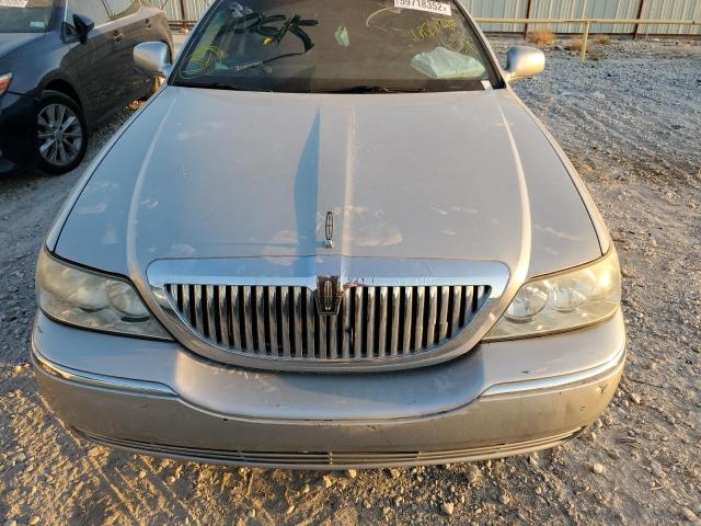 Photo 7 from auction – 2004 LINCOLN TOWN CAR E with VIN 1LNHM81W24Y682035