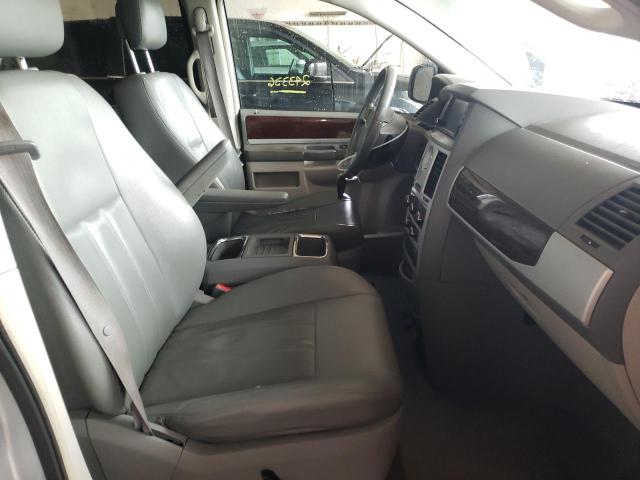 Photo 5 from auction – 2010 CHRYSLER TOWN & COU with VIN 2A4RR5D15AR324351