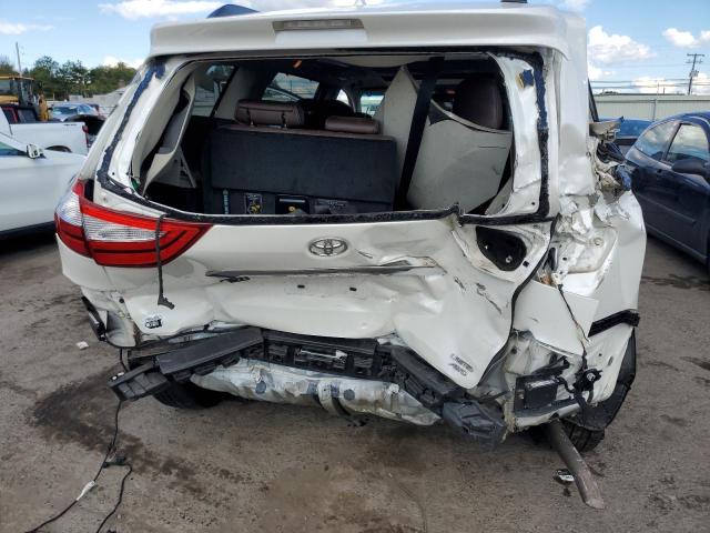 Photo 9 from auction – 2017 TOYOTA SIENNA XLE with VIN 5TDDZ3DC9HS164479