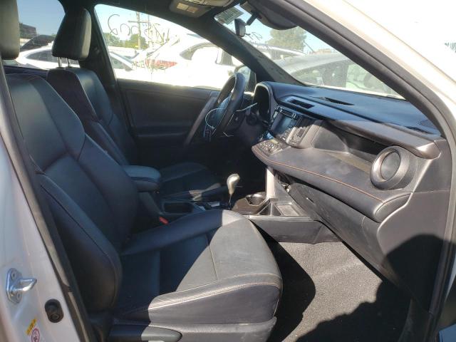 Photo 5 from auction – 2017 TOYOTA RAV4 SE with VIN JTMJFREV2HJ704623