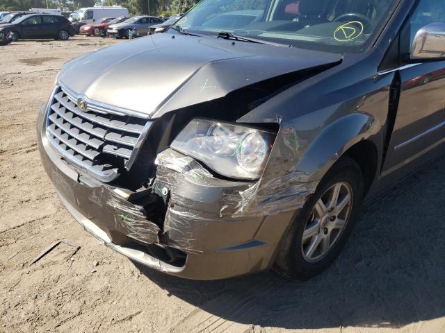 Photo 9 from auction – 2010 CHRYSLER TOWN & COU with VIN 2A4RR8DX5AR403895
