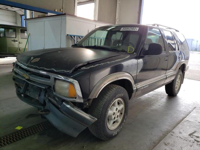 Photo 2 from auction – 1997 CHEVROLET BLAZER with VIN 1GNDT13W8V2183634