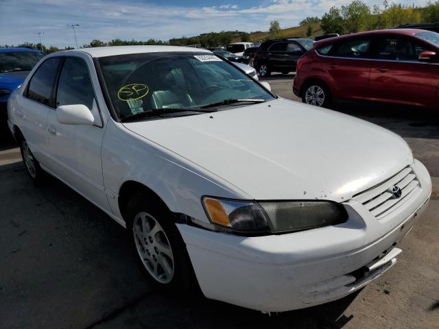 TOYOTA CAMRY CE 1998 with VIN 4T1BF28K2WU065583 - Photo from auction
