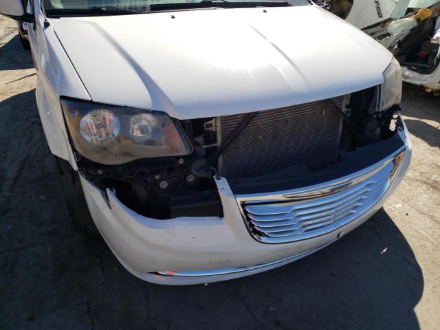 Photo 9 from auction – 2015 CHRYSLER TOWN & COU with VIN 2C4RC1BGXFR561397