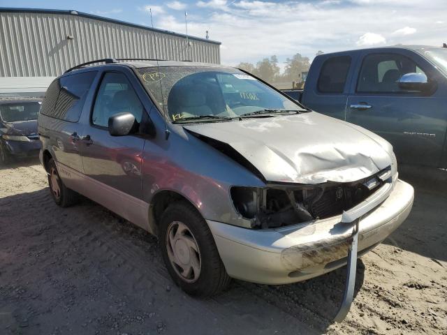 TOYOTA SIENNA LE 2000 with VIN 4T3ZF13C3YU192801 - Photo from auction
