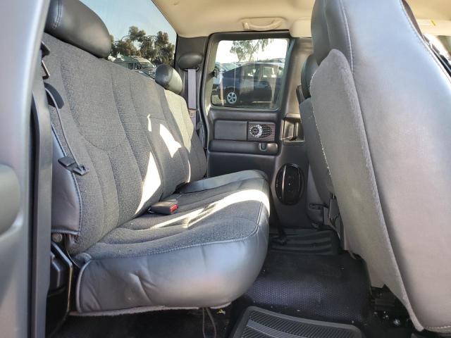 Photo 6 from auction – 2004 CHEVROLET SILVERADO with VIN 1GCEC19T34E400403