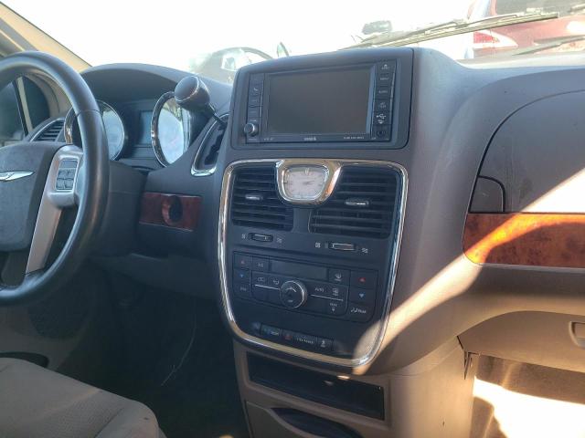 Photo 9 from auction – 2016 CHRYSLER TOWN & COU with VIN 2C4RC1BG0GR150415