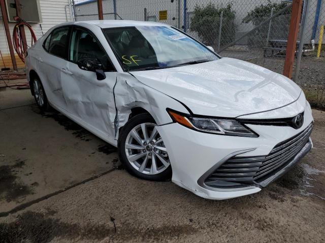 TOYOTA CAMRY LE 2022 with VIN 4T1C11AK2NU706530 - Photo from auction