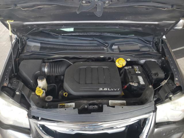 Photo 7 from auction – 2014 CHRYSLER TOWN & COU with VIN 2C4RC1CG7ER258719