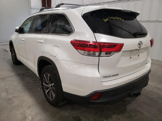 Photo 3 from auction – 2018 TOYOTA HIGHLANDER with VIN 5TDJZRFH1JS548373
