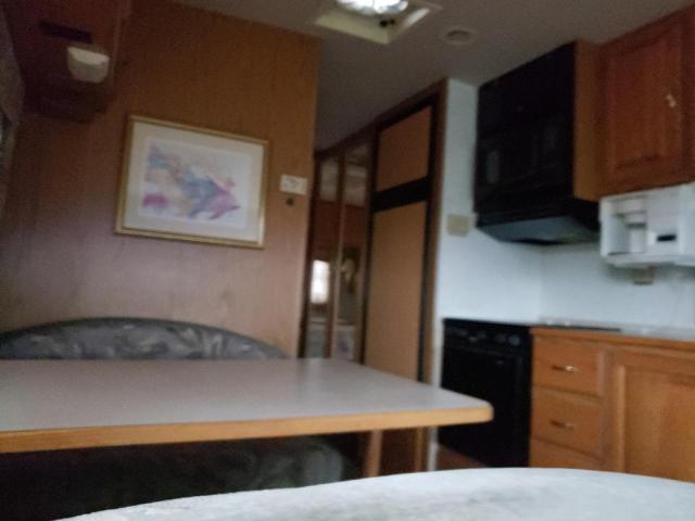 Photo 6 from auction – 1998 WINNEBAGO ADVENTURER with VIN 3FCMF53GXVJA27489
