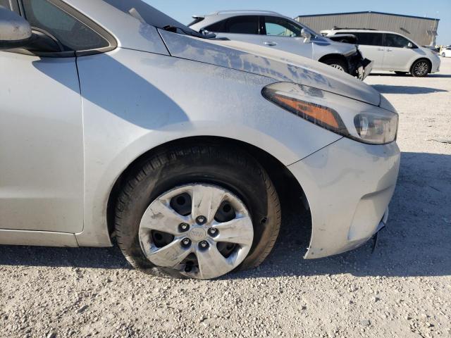 Photo 9 from auction – 2017 KIA FORTE LX with VIN 3KPFK4A75HE036809