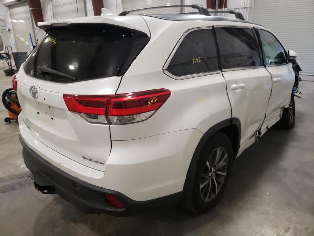 Photo 4 from auction – 2018 TOYOTA HIGHLANDER with VIN 5TDJZRFH1JS548373