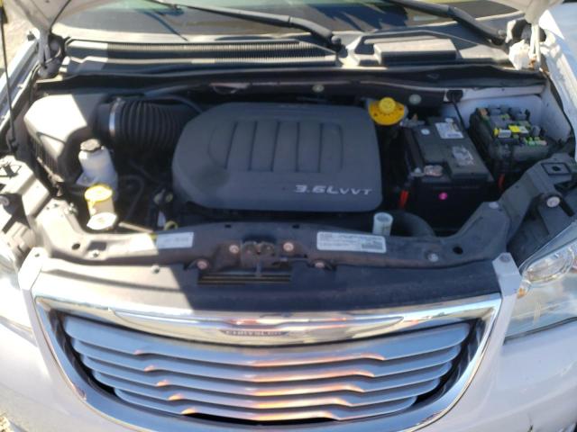 Photo 7 from auction – 2016 CHRYSLER TOWN & COU with VIN 2C4RC1BG0GR150415