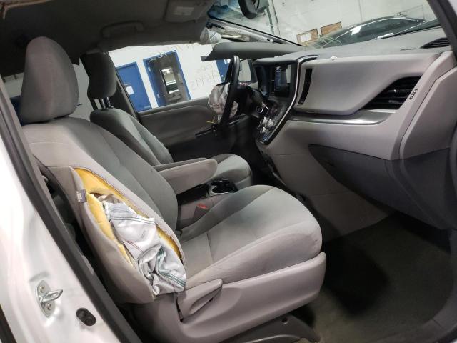 Photo 5 from auction – 2015 TOYOTA SIENNA LE with VIN 5TDKK3DC7FS551735