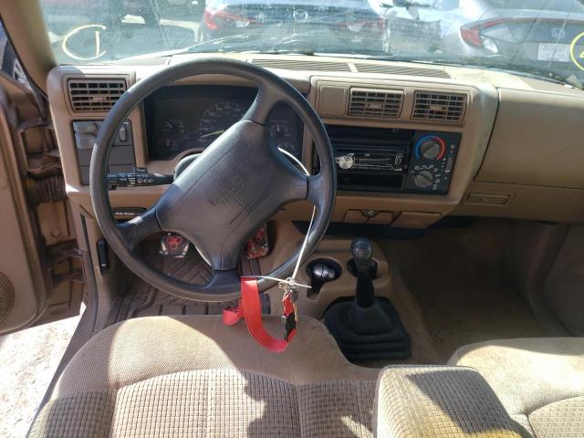 Photo 8 from auction – 1997 GMC SONOMA with VIN 1GTCS1942V8525427