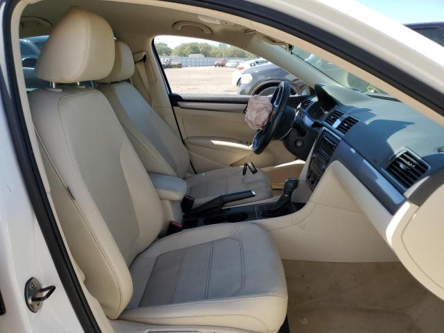 Photo 5 from auction – 2014 VOLKSWAGEN PASSAT S with VIN 1VWAT7A3XEC109324