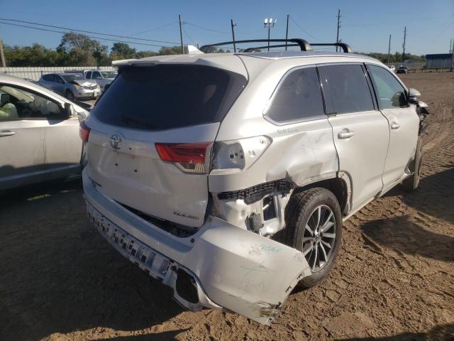 Photo 4 from auction – 2017 TOYOTA HIGHLANDER with VIN 5TDJZRFH8HS513131