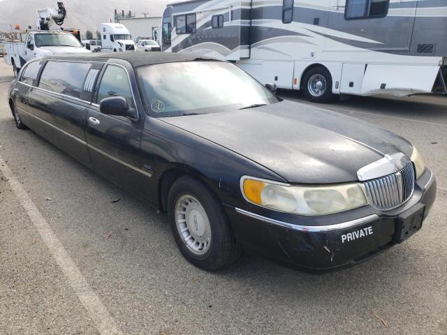 LINCOLN TOWN CAR E 2002 with VIN 1L1FM81WX2Y603247 - Photo from auction