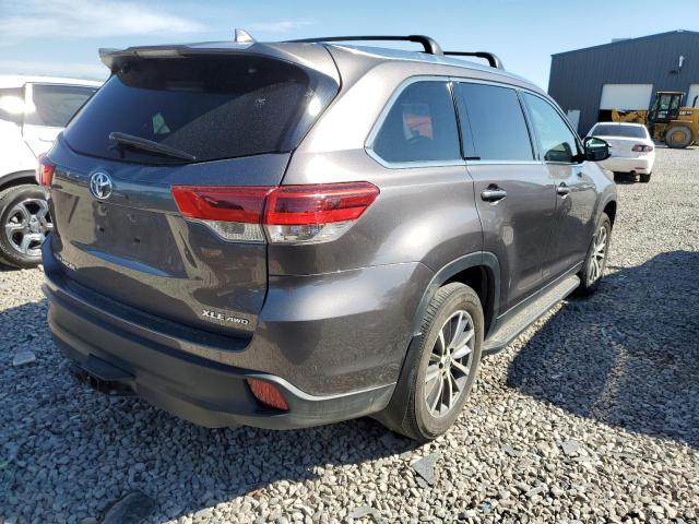Photo 4 from auction – 2019 TOYOTA HIGHLANDER with VIN 5TDJZRFH9KS575502