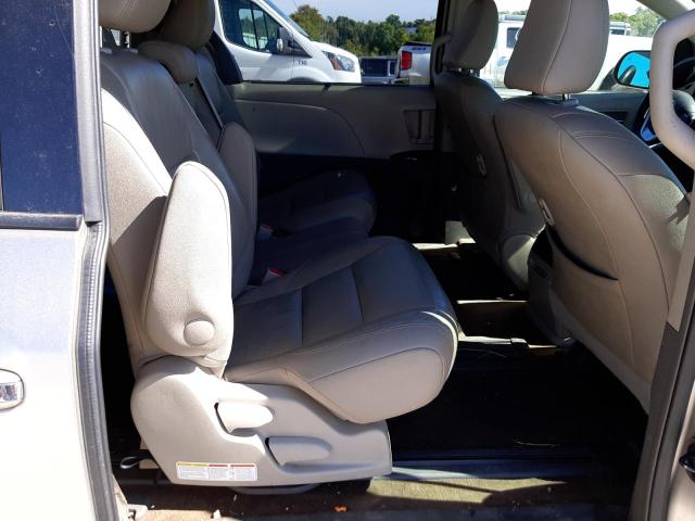 Photo 6 from auction – 2017 TOYOTA SIENNA XLE with VIN 5TDYZ3DC7HS822429
