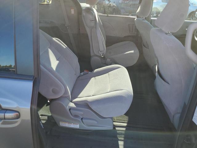 Photo 6 from auction – 2017 TOYOTA SIENNA LE with VIN 5TDKZ3DC7HS880188