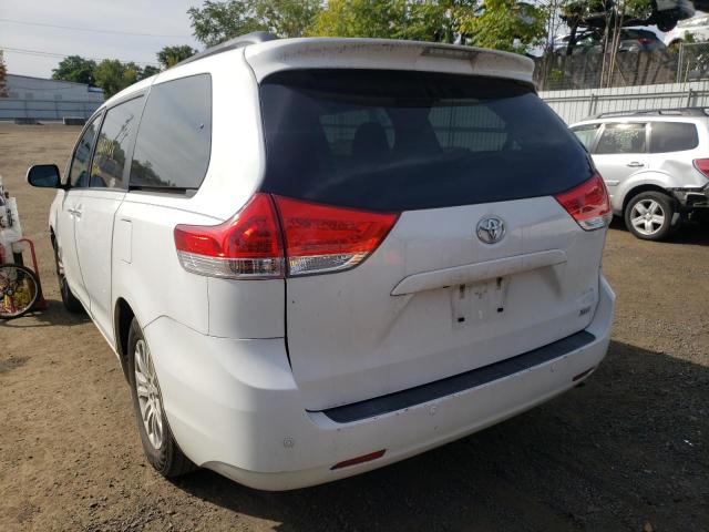 Photo 3 from auction – 2013 TOYOTA SIENNA XLE with VIN 5TDYK3DC5DS384265