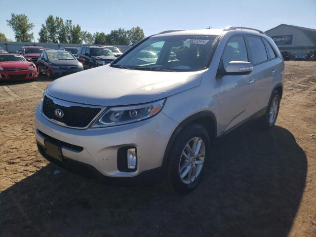 KIA SORENTO LX 2015 with VIN 5XYKTCA62FG586157 - Photo from auction
