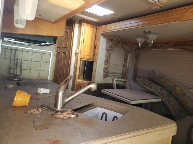 Photo 6 from auction – 2005 COACH MOTOR HOME with VIN 5B4MP67G053397885