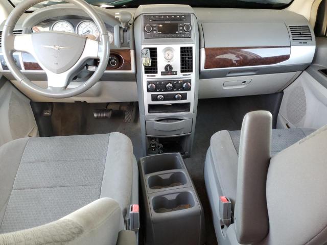 Photo 5 from auction – 2010 CHRYSLER TOWN & COU with VIN 2A4RR5D12AR405176