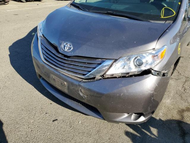 Photo 9 from auction – 2017 TOYOTA SIENNA LE with VIN 5TDKZ3DC7HS880188